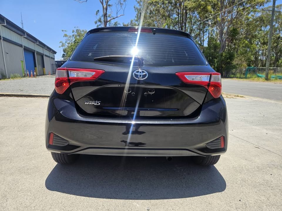 2017 Auto Toyota Yaris with low kms and easy finance 8.jpg